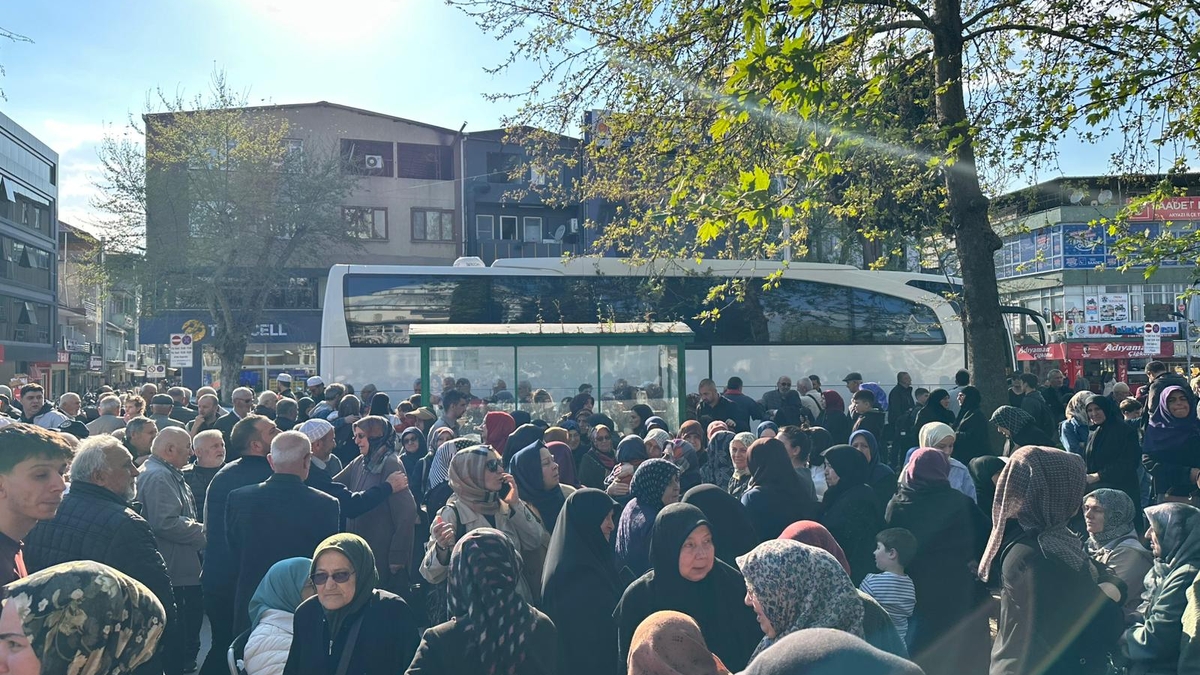 Akyazı'da hacı adayları dualarla kutsal topraklara uğurlandı