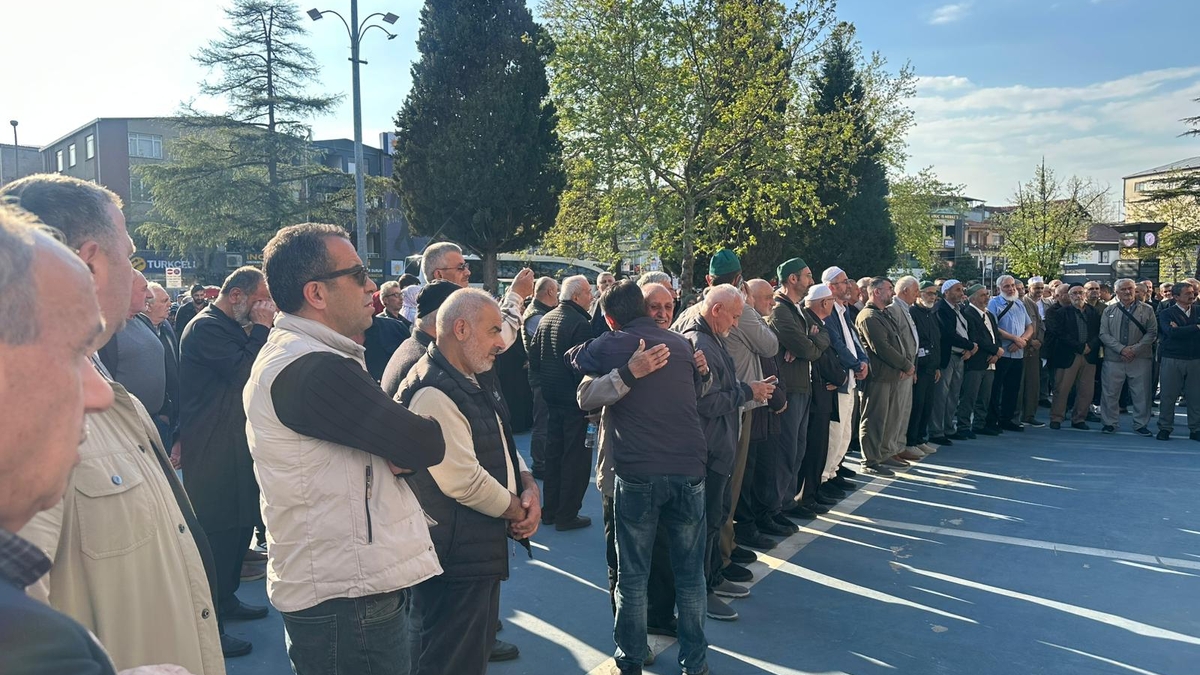 Akyazı'da hacı adayları dualarla kutsal topraklara uğurlandı