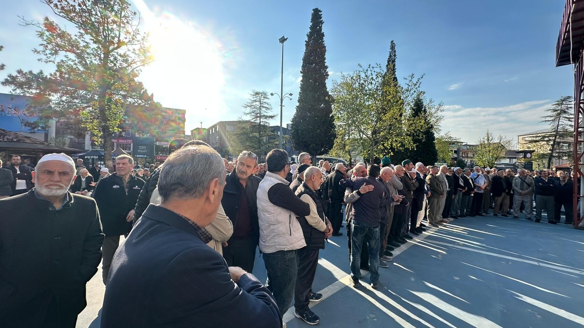 Akyazı'da hacı adayları dualarla kutsal topraklara uğurlandı