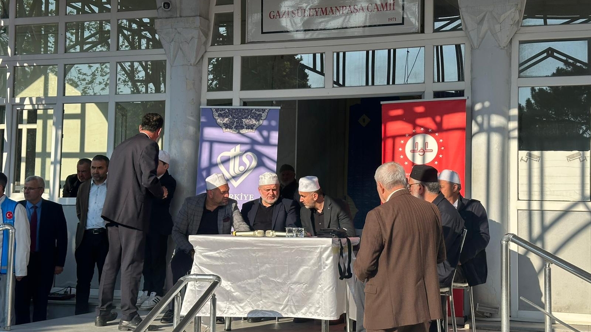 Akyazı'da hacı adayları dualarla kutsal topraklara uğurlandı