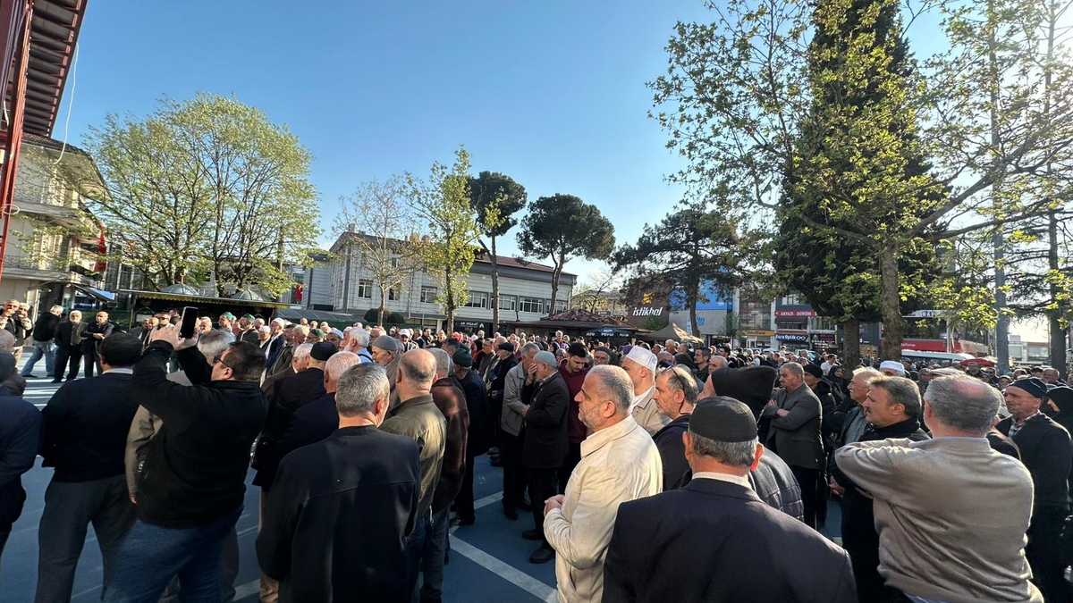 Akyazı'da hacı adayları dualarla kutsal topraklara uğurlandı