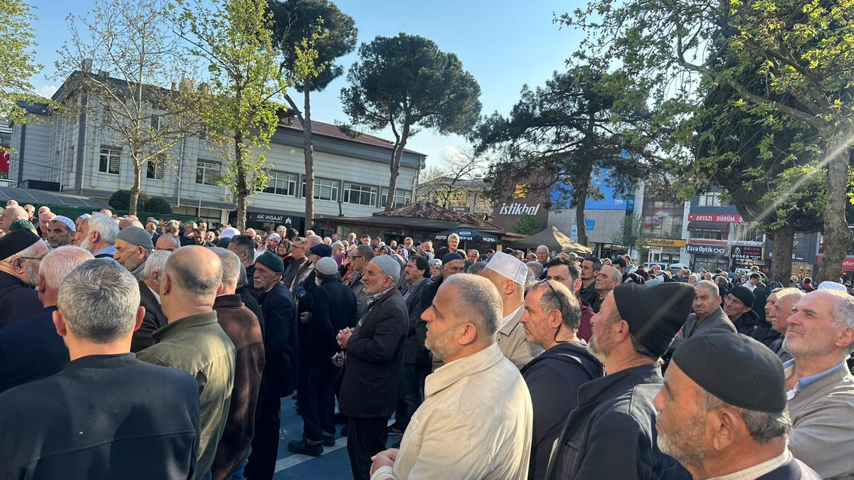 Akyazı'da hacı adayları dualarla kutsal topraklara uğurlandı