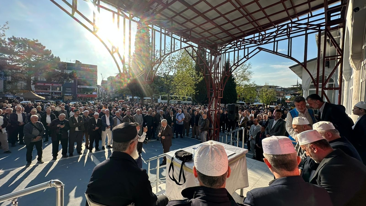 Akyazı'da hacı adayları dualarla kutsal topraklara uğurlandı