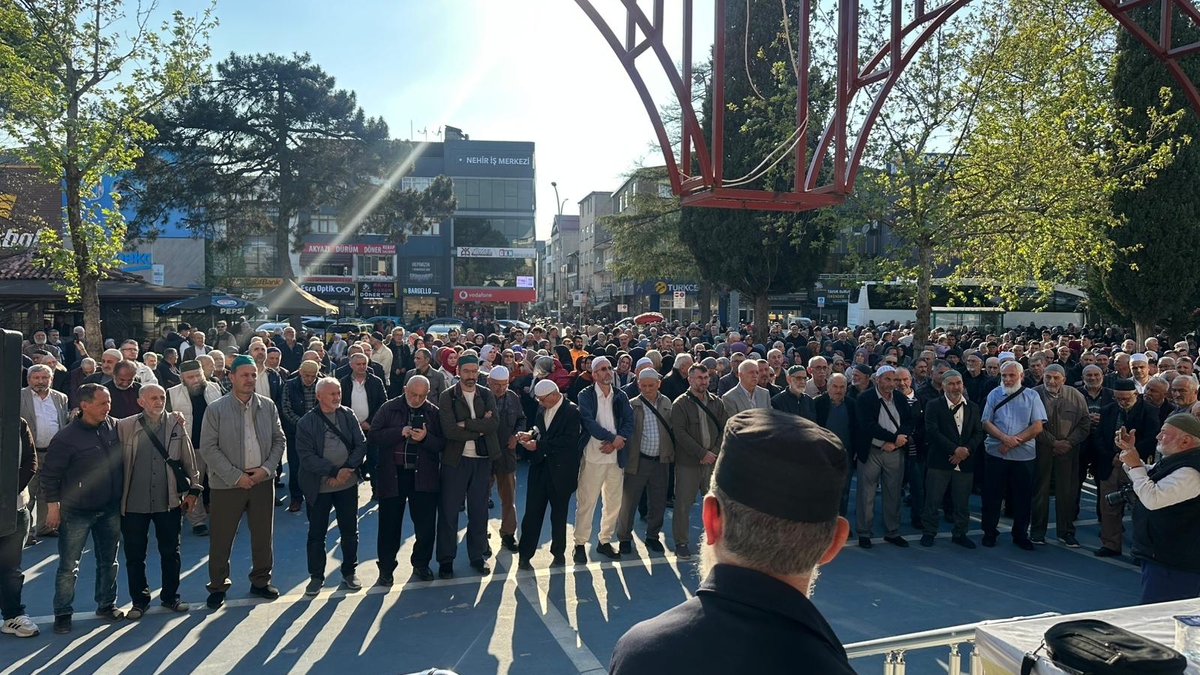 Akyazı'da hacı adayları dualarla kutsal topraklara uğurlandı