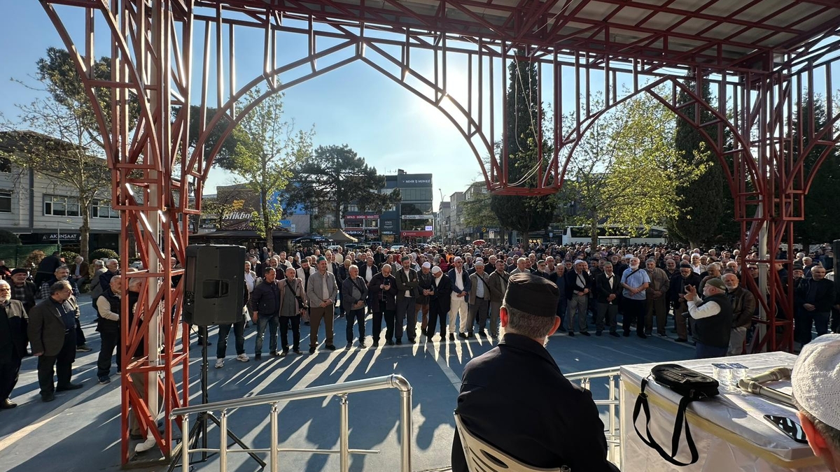 Akyazı'da hacı adayları dualarla kutsal topraklara uğurlandı