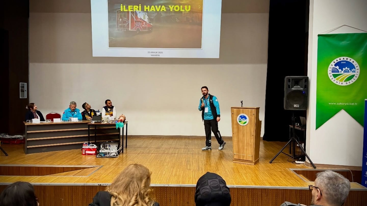 Akyazı'da hastane öncesi acil sağlık hizmetleri sempozyumu