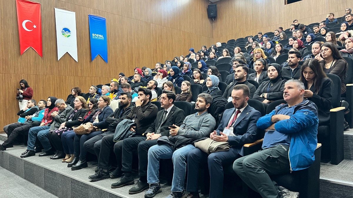 Akyazı'da hastane öncesi acil sağlık hizmetleri sempozyumu