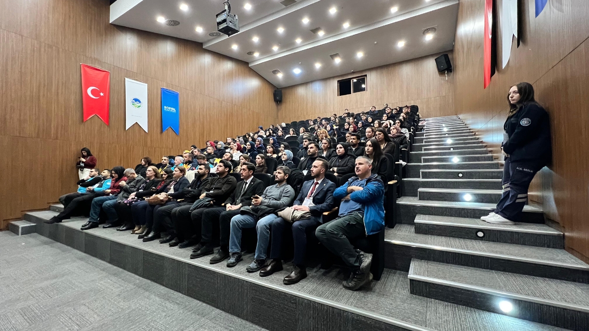 Akyazı'da hastane öncesi acil sağlık hizmetleri sempozyumu