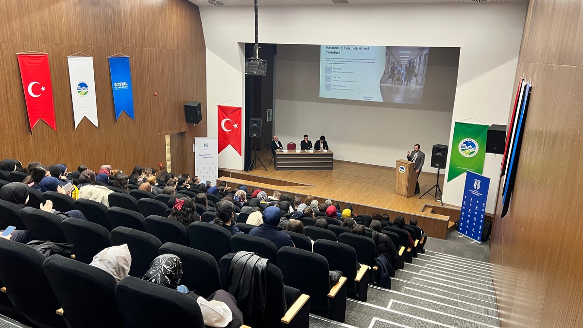 Akyazı'da hastane öncesi acil sağlık hizmetleri sempozyumu