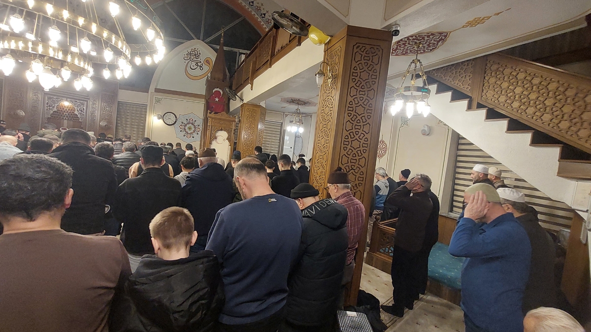 Akyazı'da ilk teravih namazı kılındı