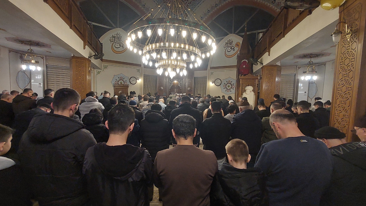 Akyazı'da ilk teravih namazı kılındı