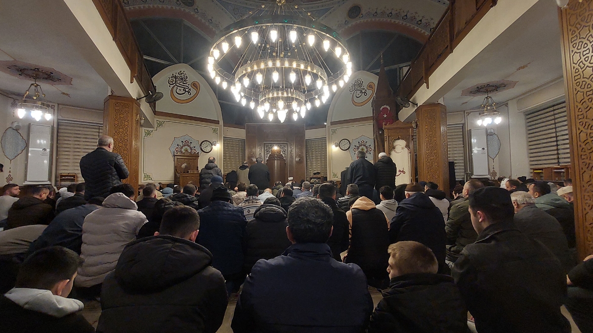 Akyazı'da ilk teravih namazı kılındı