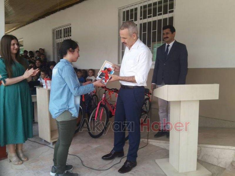 Akyazı'da Karne Heyecanı