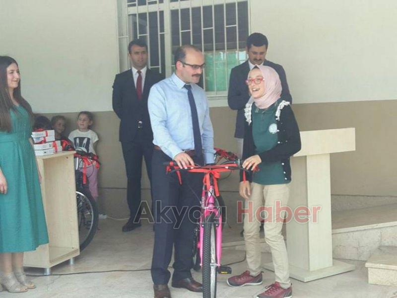 Akyazı'da Karne Heyecanı