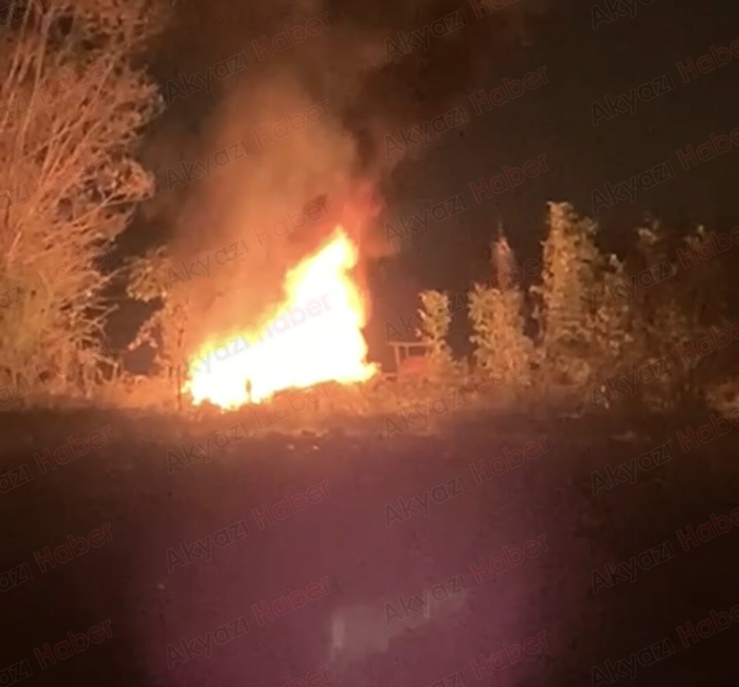 Akyazı'da korku dolu anlar; Aracı ateşe verdiler