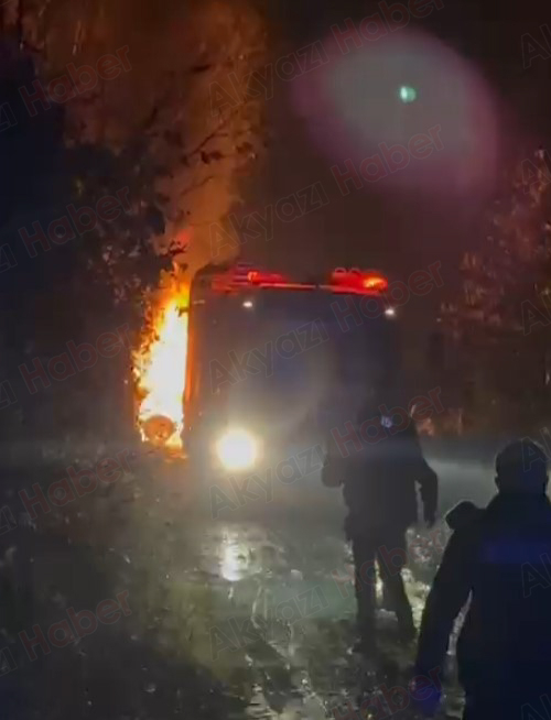 Akyazı'da korku dolu anlar; Aracı ateşe verdiler