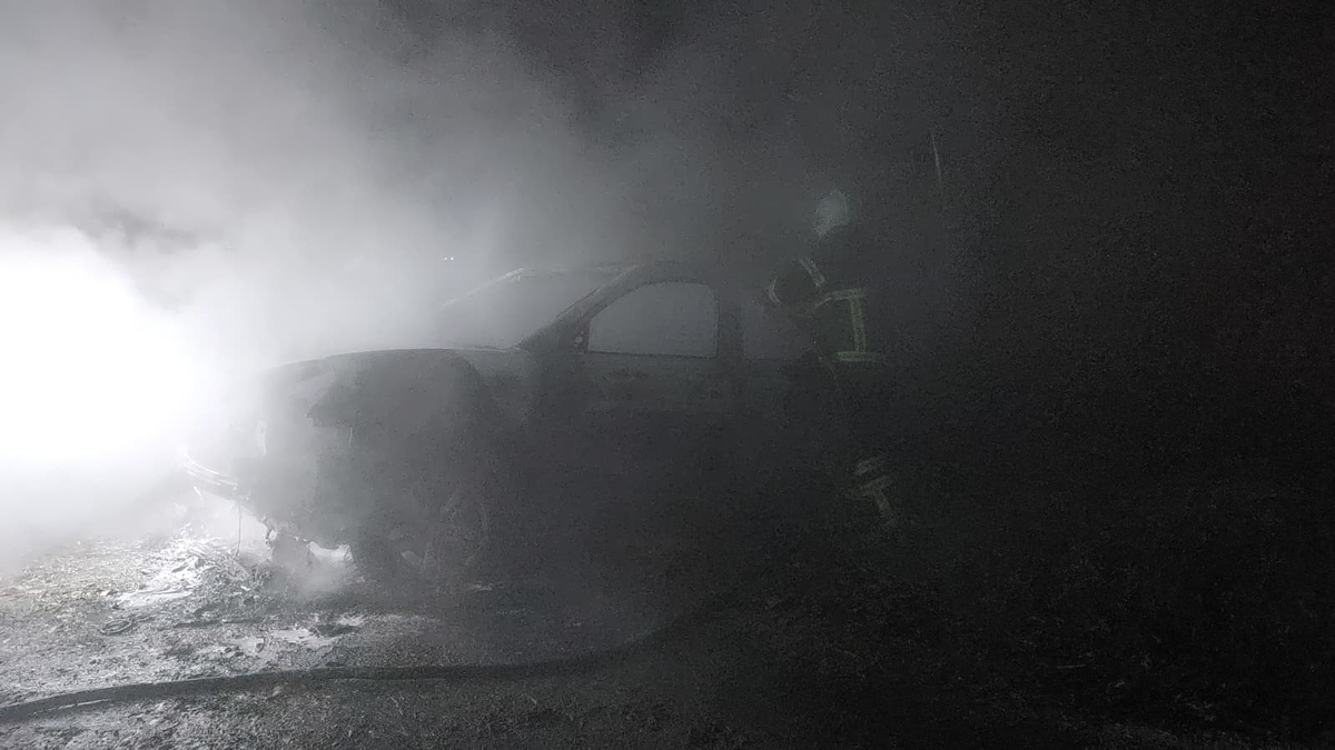 Akyazı'da korku dolu anlar; Aracı ateşe verdiler