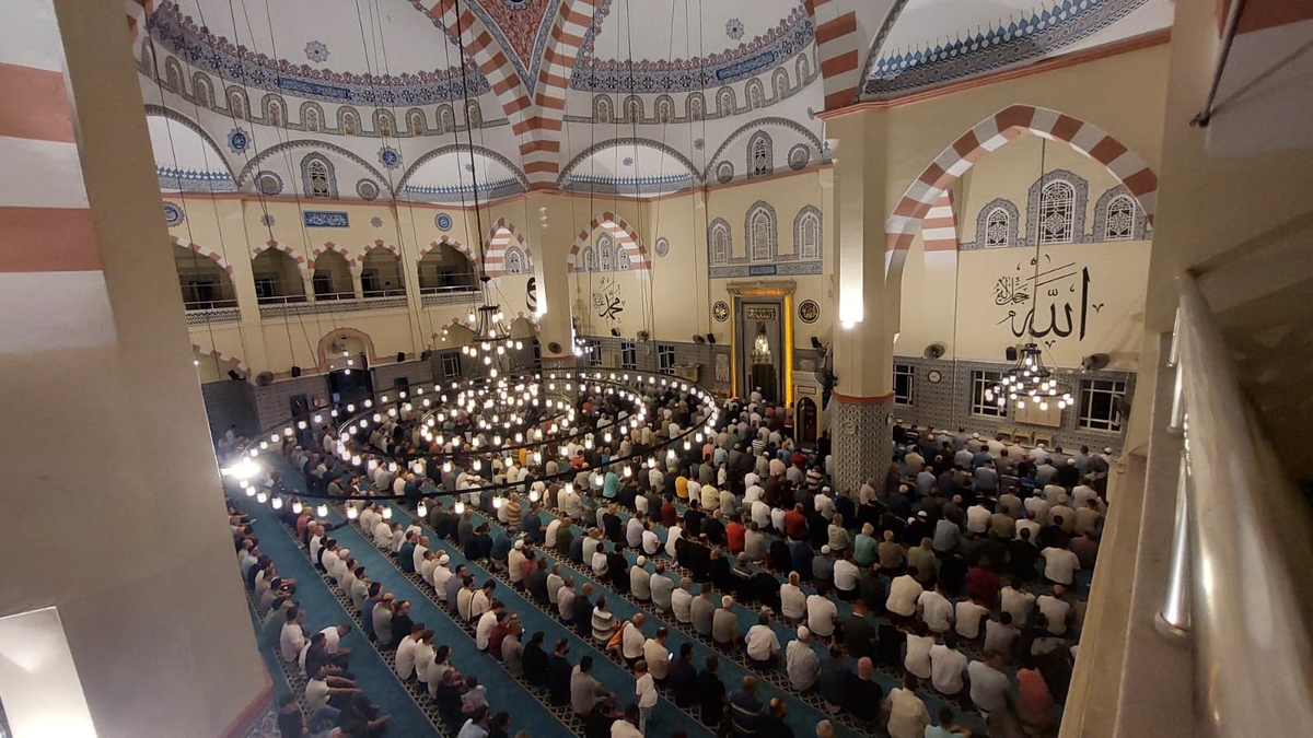 Akyazı'da Mevlit Kandili dualarla idrak edildi