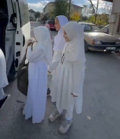 Akyazı'da namaza başlayan çocuklar için renkli kutlama