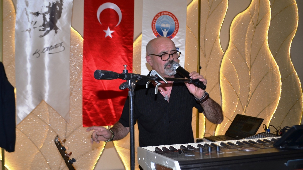 Akyazı'da Öğretmenler Günü Kutlaması