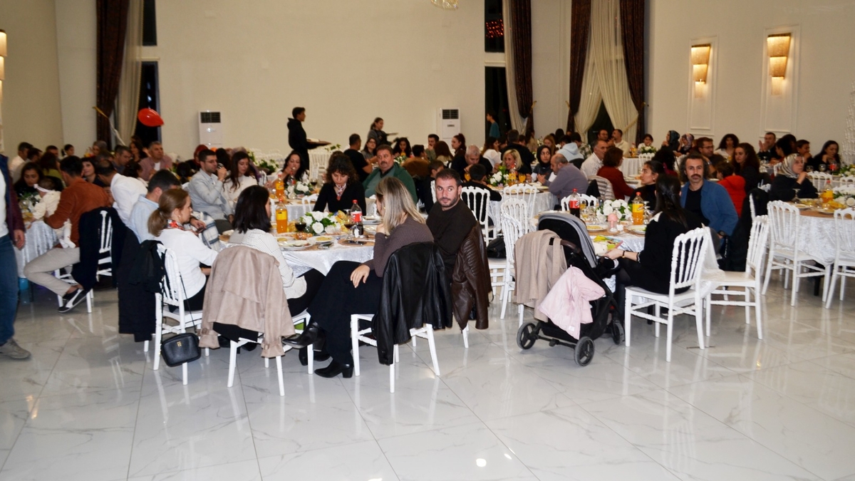 Akyazı'da Öğretmenler Günü Kutlaması