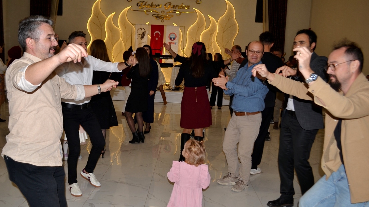 Akyazı'da Öğretmenler Günü Kutlaması