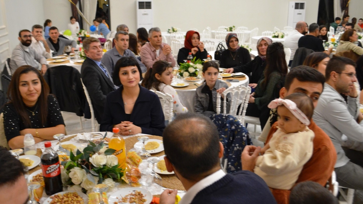 Akyazı'da Öğretmenler Günü Kutlaması