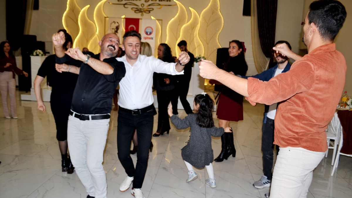 Akyazı'da Öğretmenler Günü Kutlaması