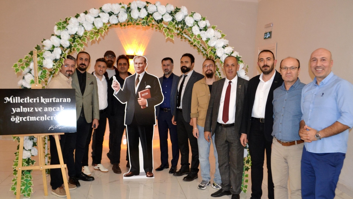 Akyazı'da Öğretmenler Günü Kutlaması