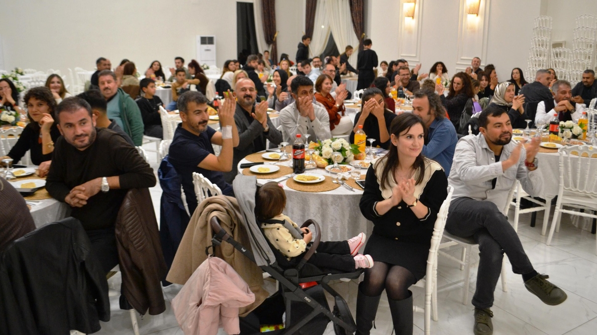 Akyazı'da Öğretmenler Günü Kutlaması