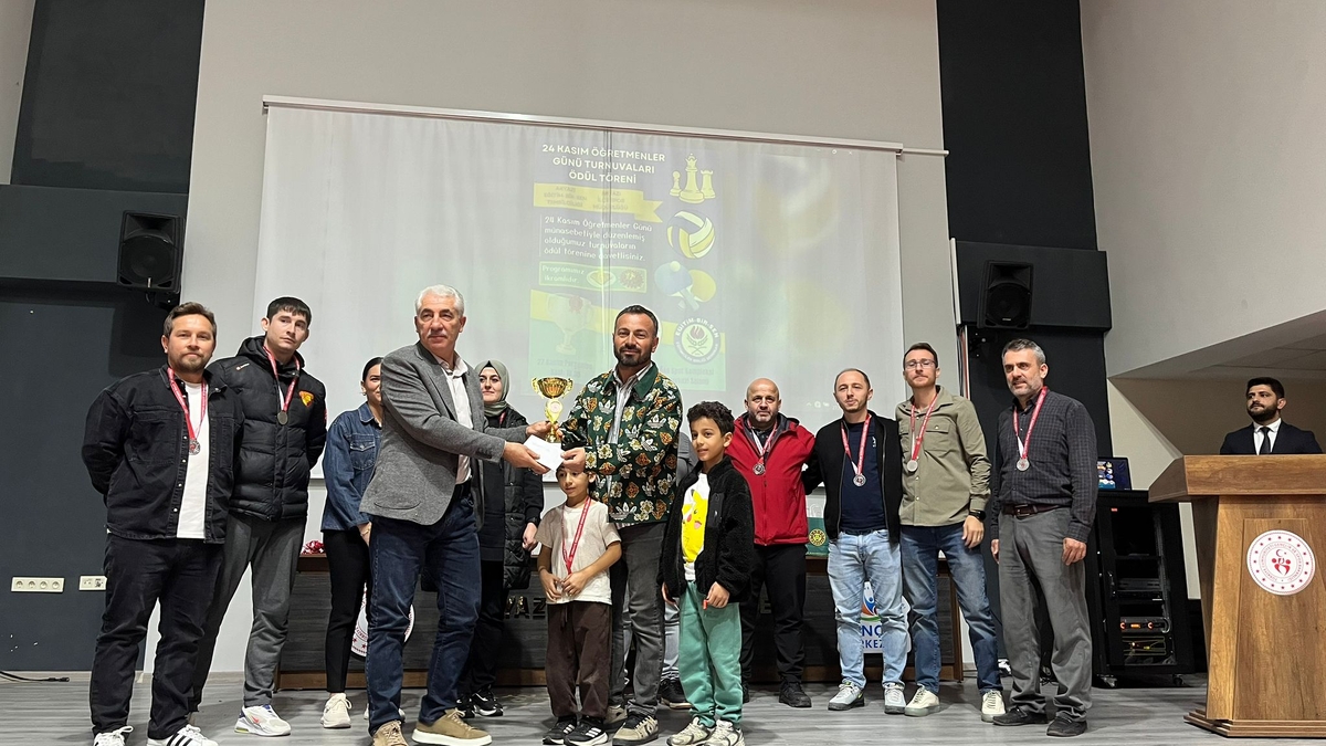 Akyazı'da Öğretmenler Günü spor müsabakaları sona erdi