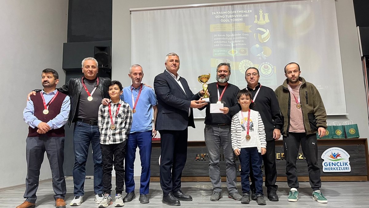 Akyazı'da Öğretmenler Günü spor müsabakaları sona erdi