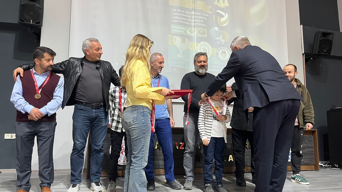 Akyazı'da Öğretmenler Günü spor müsabakaları sona erdi