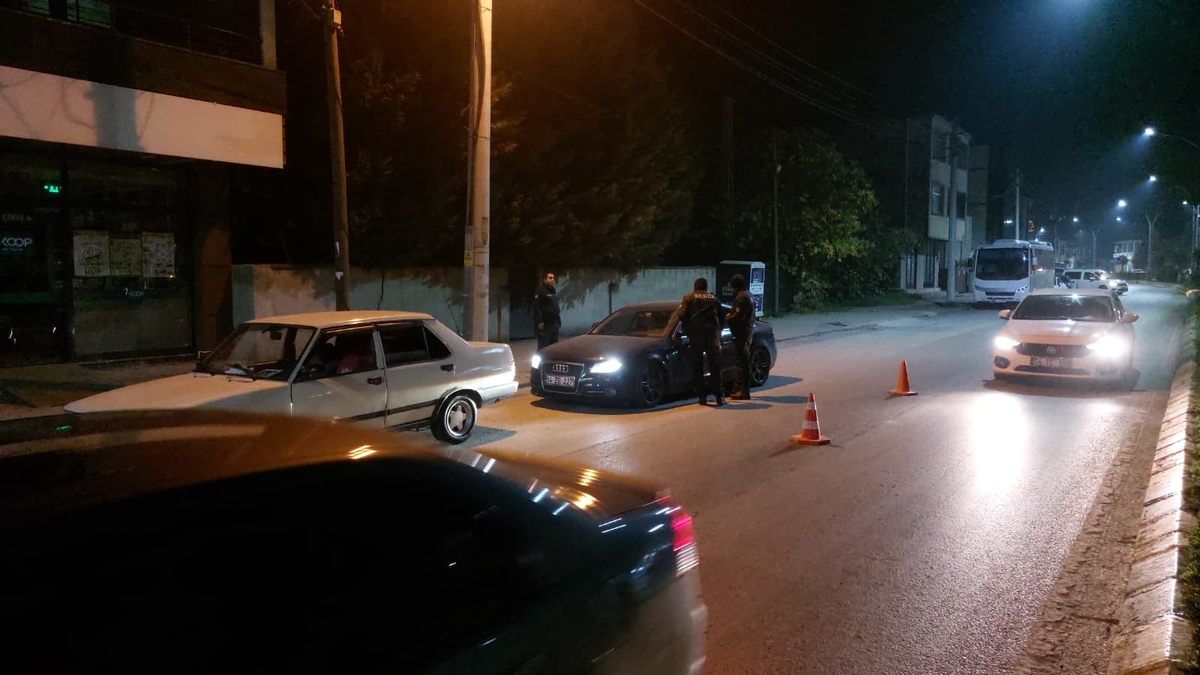 Akyazı'da polisten şok uygulama