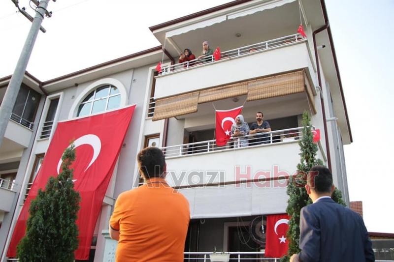 Akyazı da saat 19 19 da 19 mayıs coşkusu