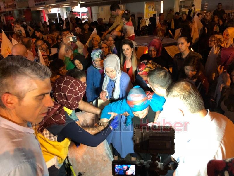 Akyazı'da Sevinç Gösterileri