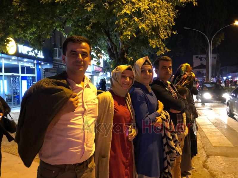 Akyazı'da Sevinç Gösterileri