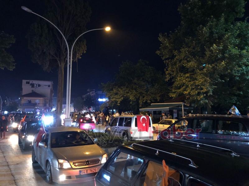 Akyazı'da Sevinç Gösterileri