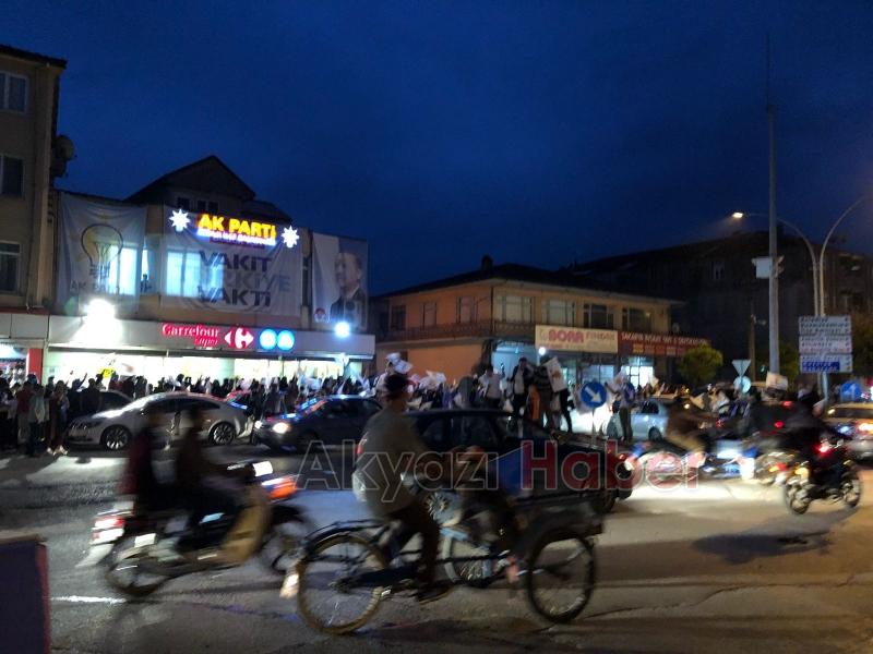 Akyazı'da Sevinç Gösterileri