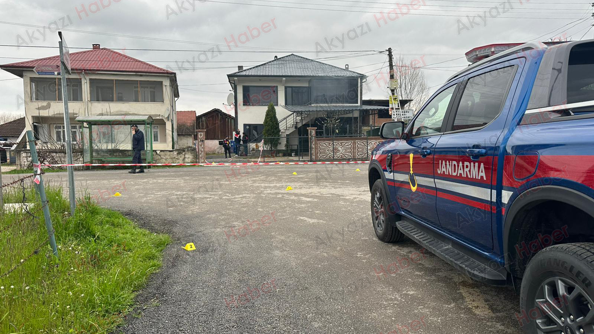 Akyazı'da silahlı saldırı: 2 kişi vuruldu