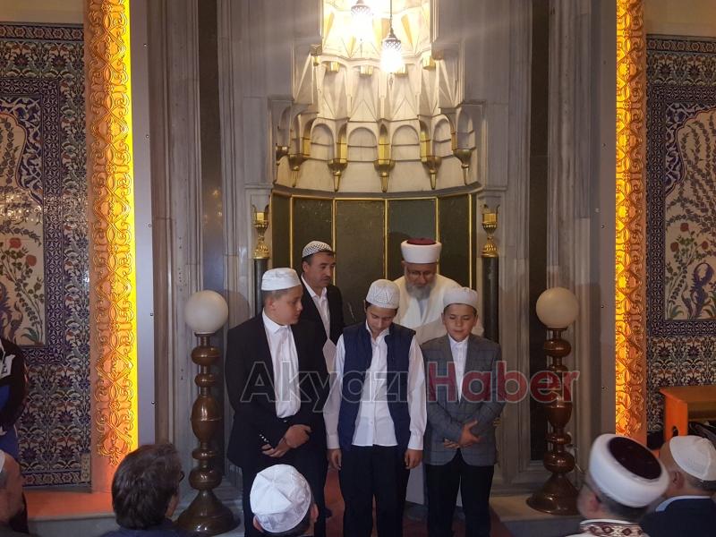 AKYAZI DA SIRA DIŞI KANDİL KUTLAMASI