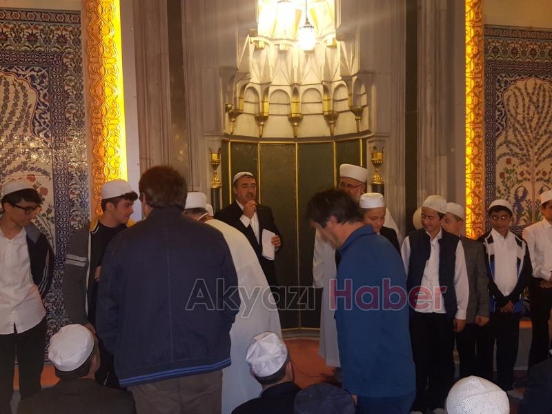 AKYAZI DA SIRA DIŞI KANDİL KUTLAMASI