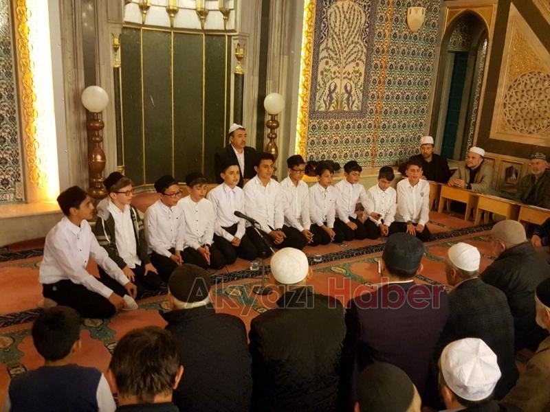 AKYAZI DA SIRA DIŞI KANDİL KUTLAMASI