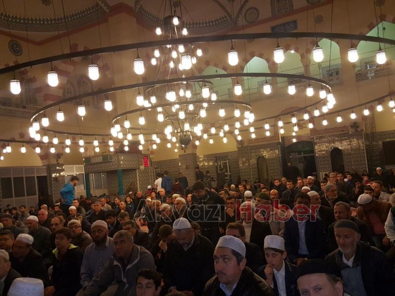 AKYAZI DA SIRA DIŞI KANDİL KUTLAMASI