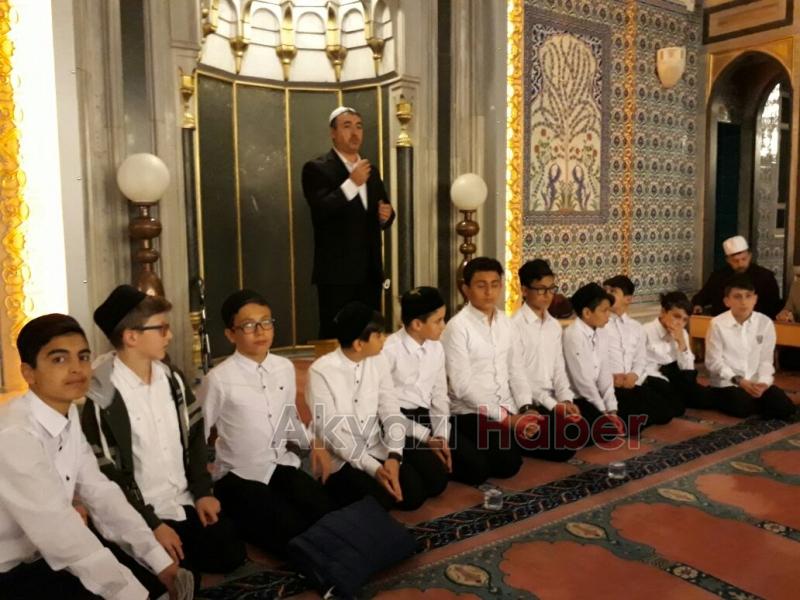 AKYAZI DA SIRA DIŞI KANDİL KUTLAMASI