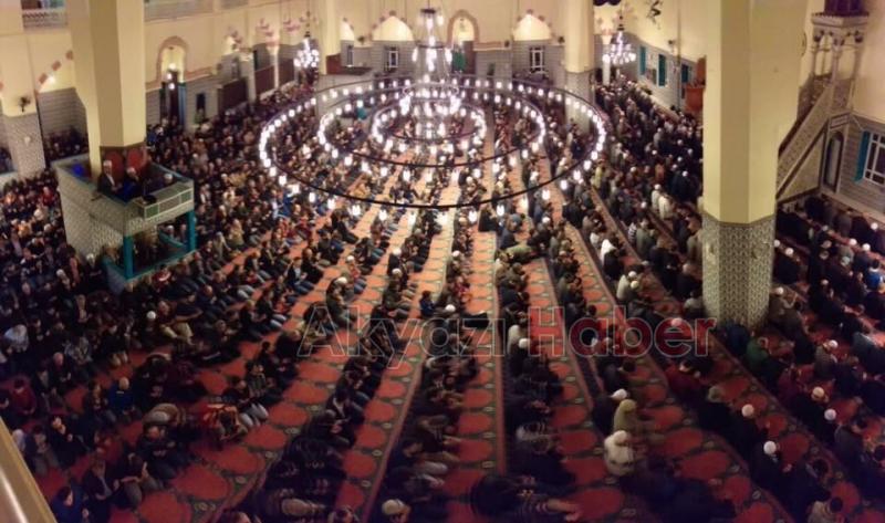 AKYAZI DA SIRA DIŞI KANDİL KUTLAMASI