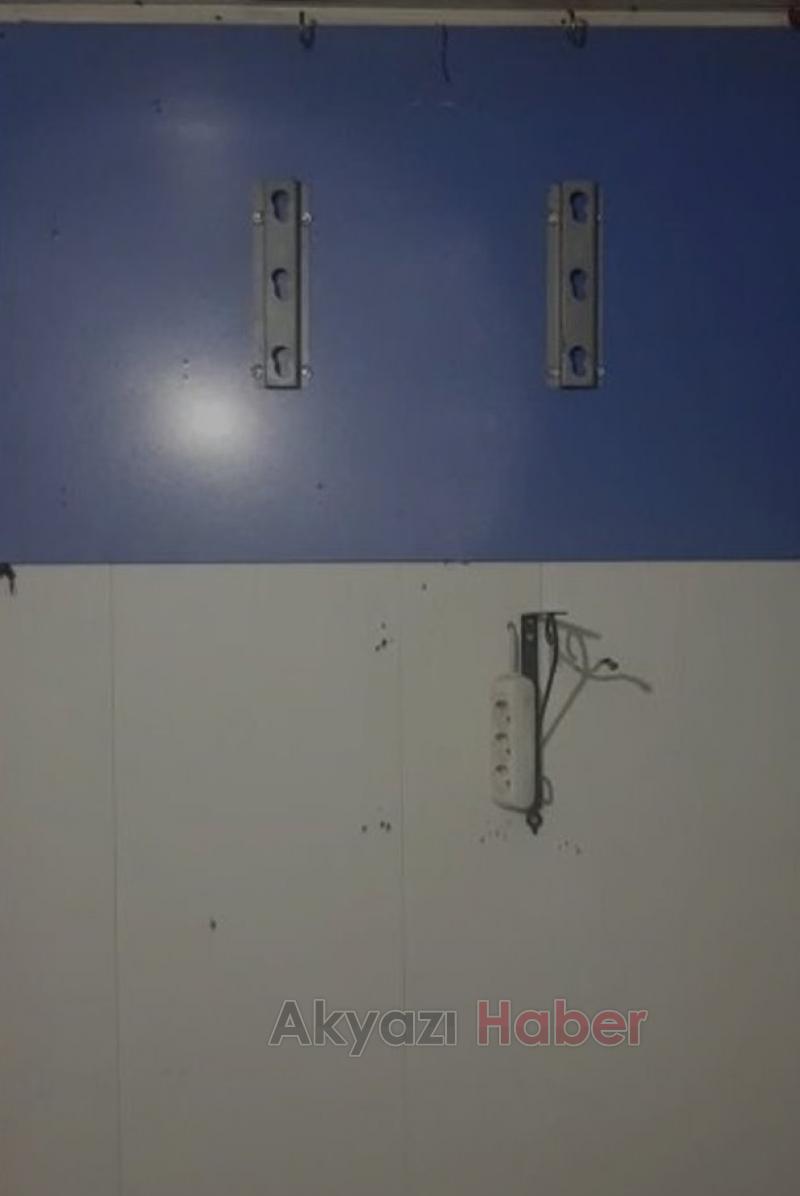 Akyazı da Soygun Kasadaki Paralar ve Televizyon Çalındı