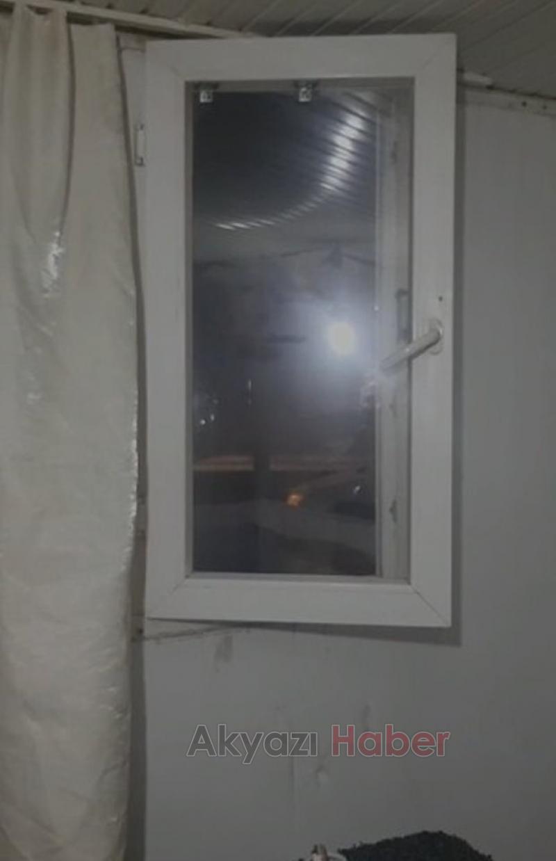 Akyazı da Soygun Kasadaki Paralar ve Televizyon Çalındı