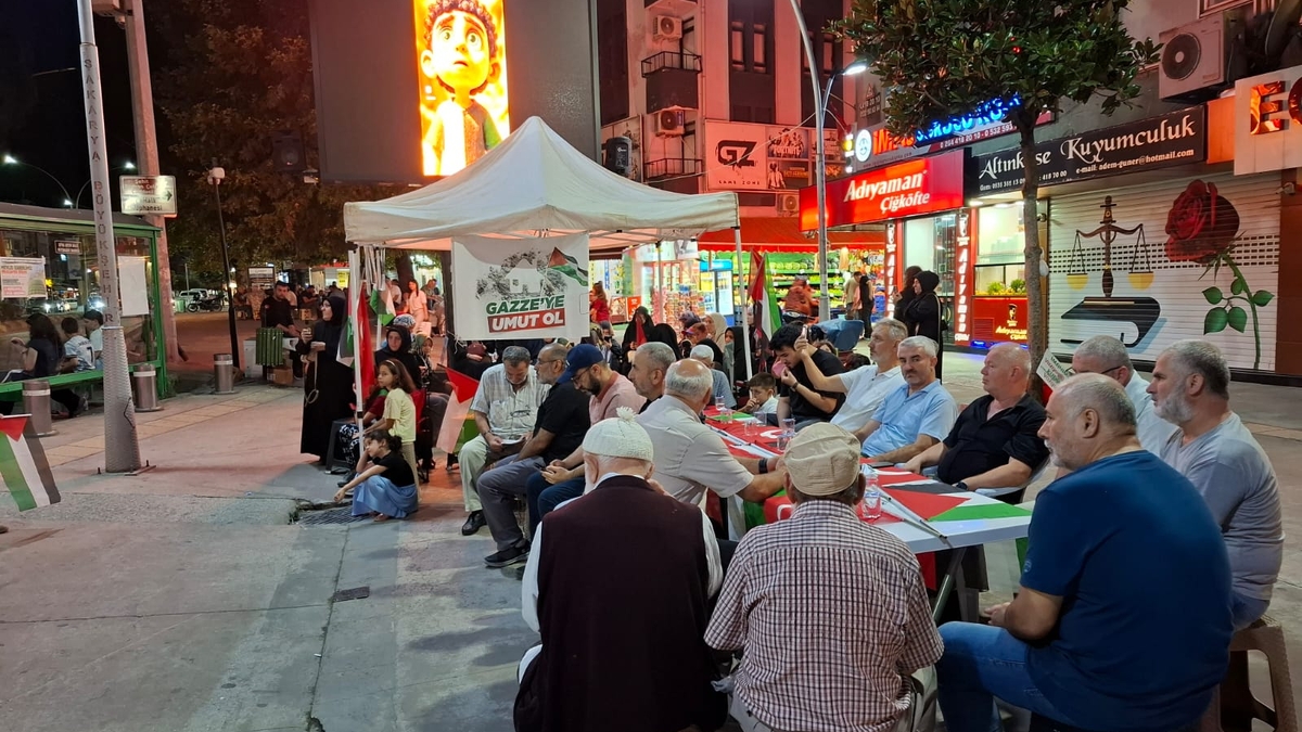 Akyazı'da STK'lardan Gazze için vicdan nöbeti