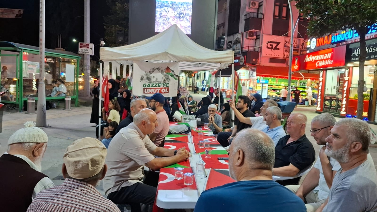 Akyazı'da STK'lardan Gazze için vicdan nöbeti